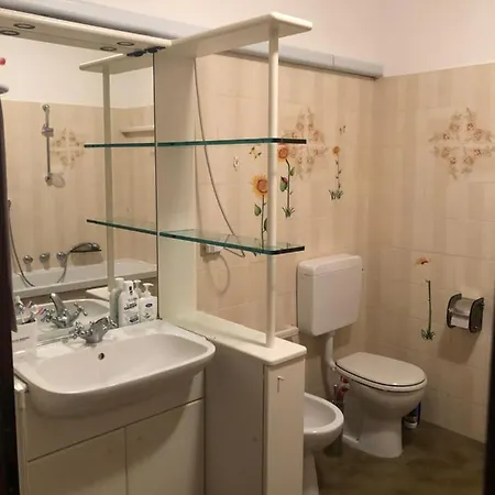 Benvenuti Apartamento Massa e Cozzile